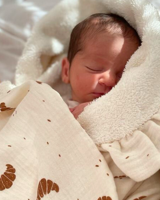 Arrullo para recién nacido de algodón orgánico – Estampado Croissants - The Kids Club