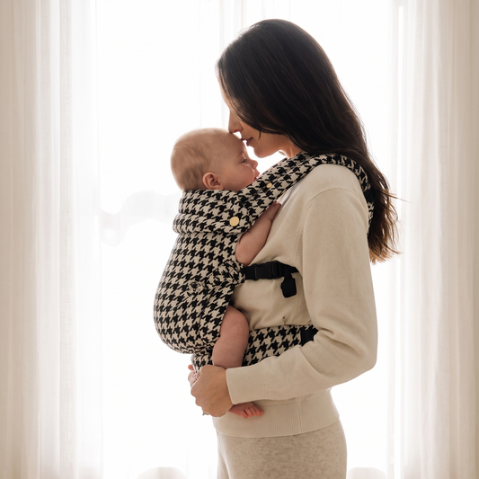 Komfort-Babytrage im Hahnentritt-Design