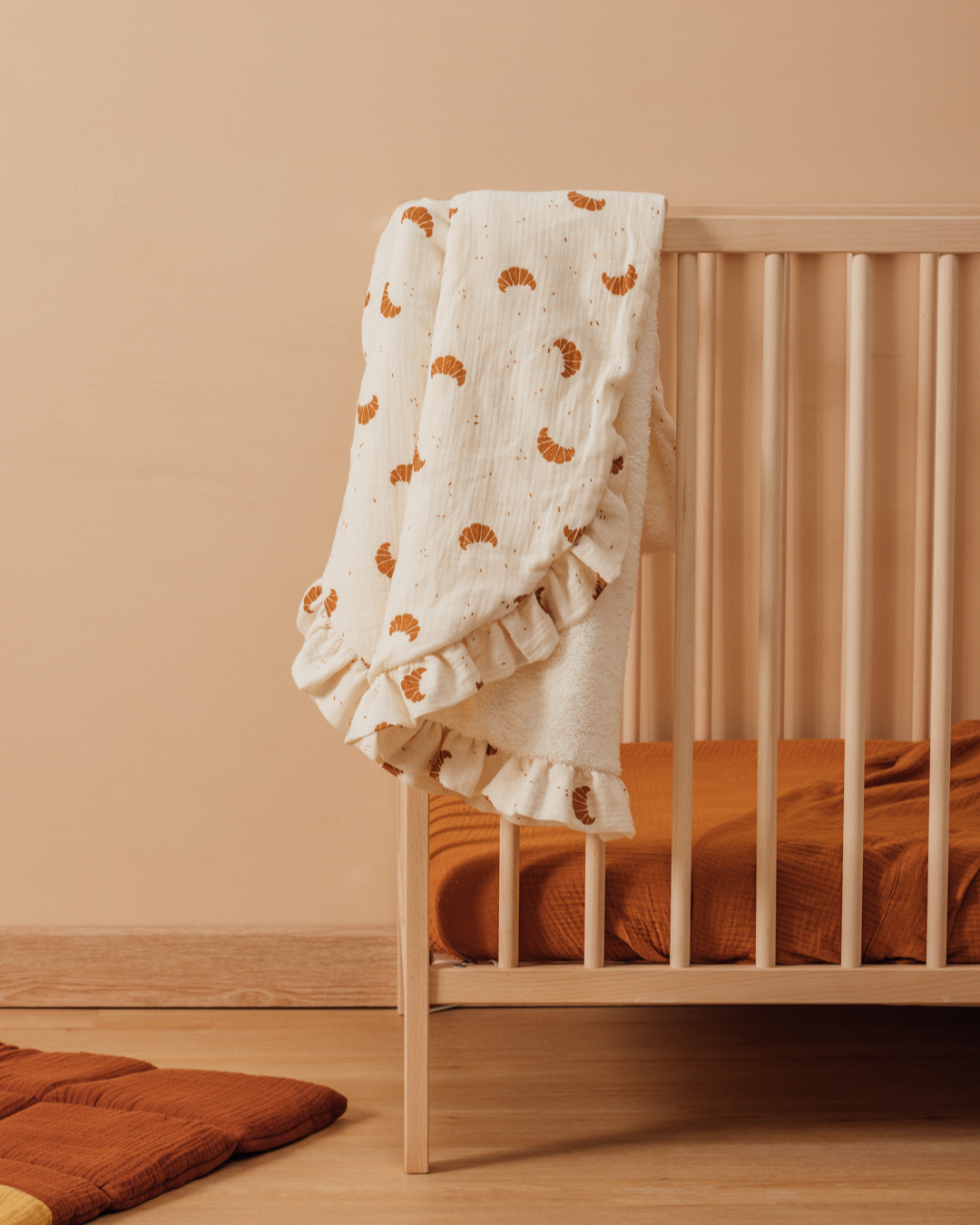 Arrullo para recién nacido de algodón orgánico – Estampado Croissants - The Kids Club
