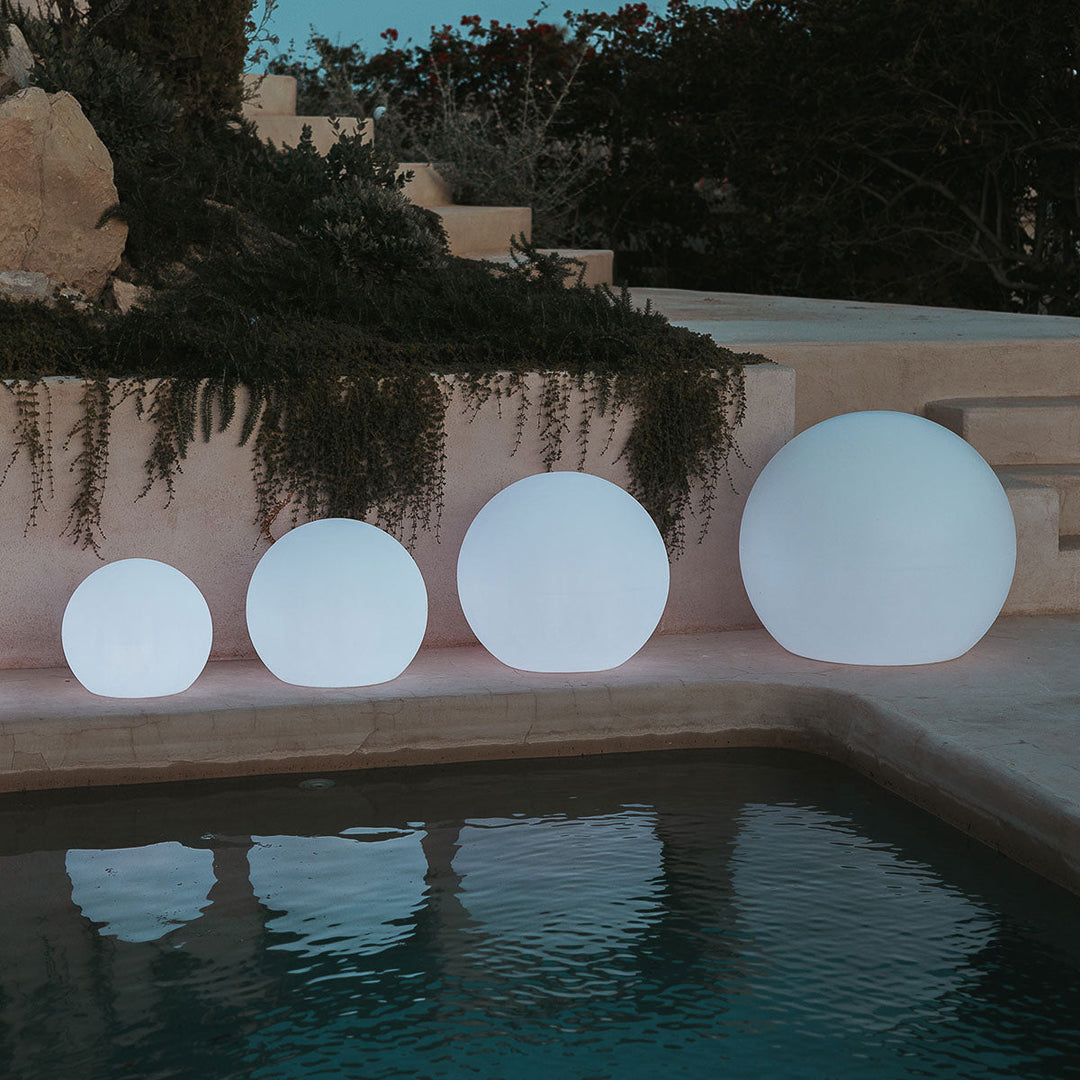 BULY Globe Light – for Garden, Pool &amp; Patio