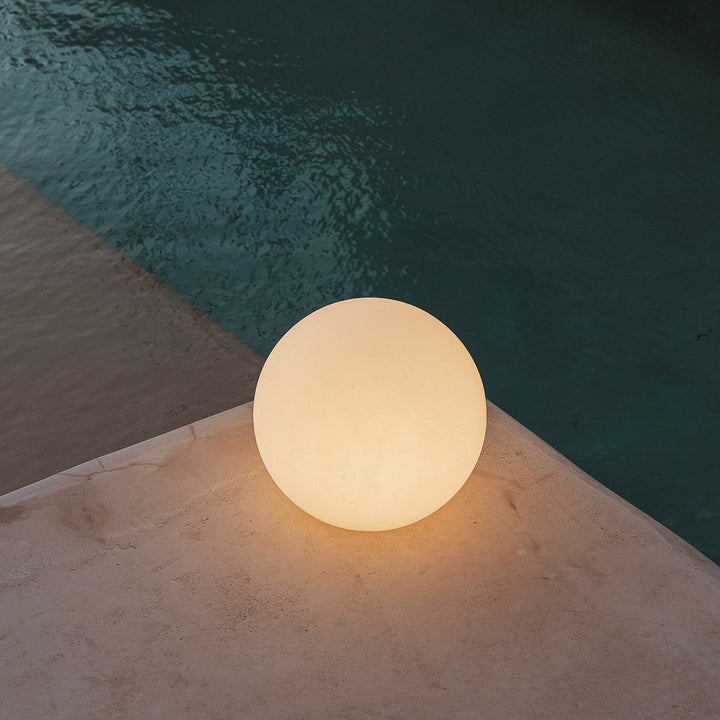 BULY Globe Light – for Garden, Pool &amp; Patio