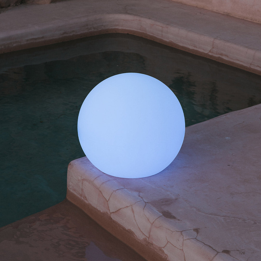 BULY Globe Light – for Garden, Pool &amp; Patio