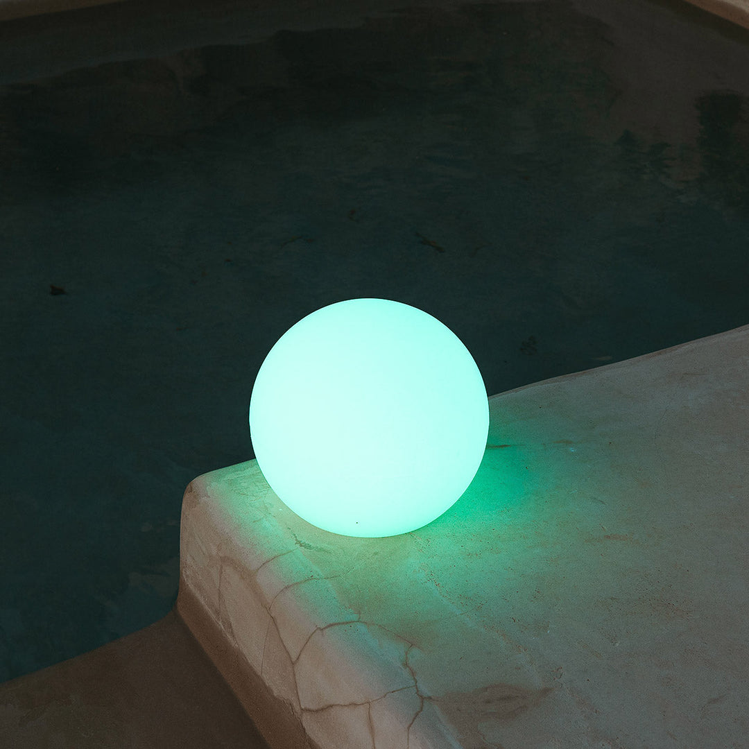 BULY Globe Light – for Garden, Pool &amp; Patio