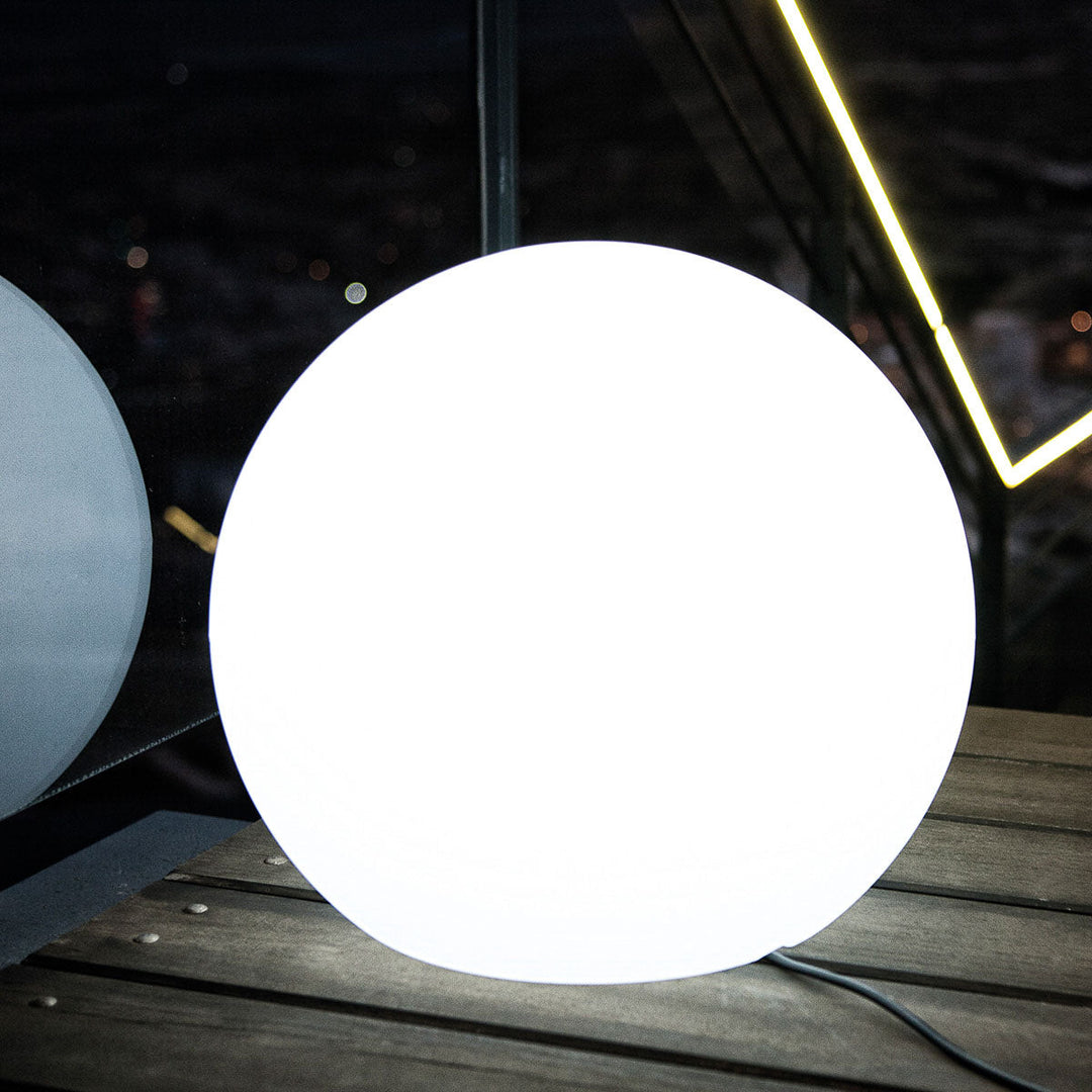 BULY Globe Light – for Garden, Pool &amp; Patio