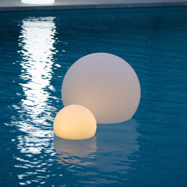 BULY Globe Light – for Garden, Pool &amp; Patio
