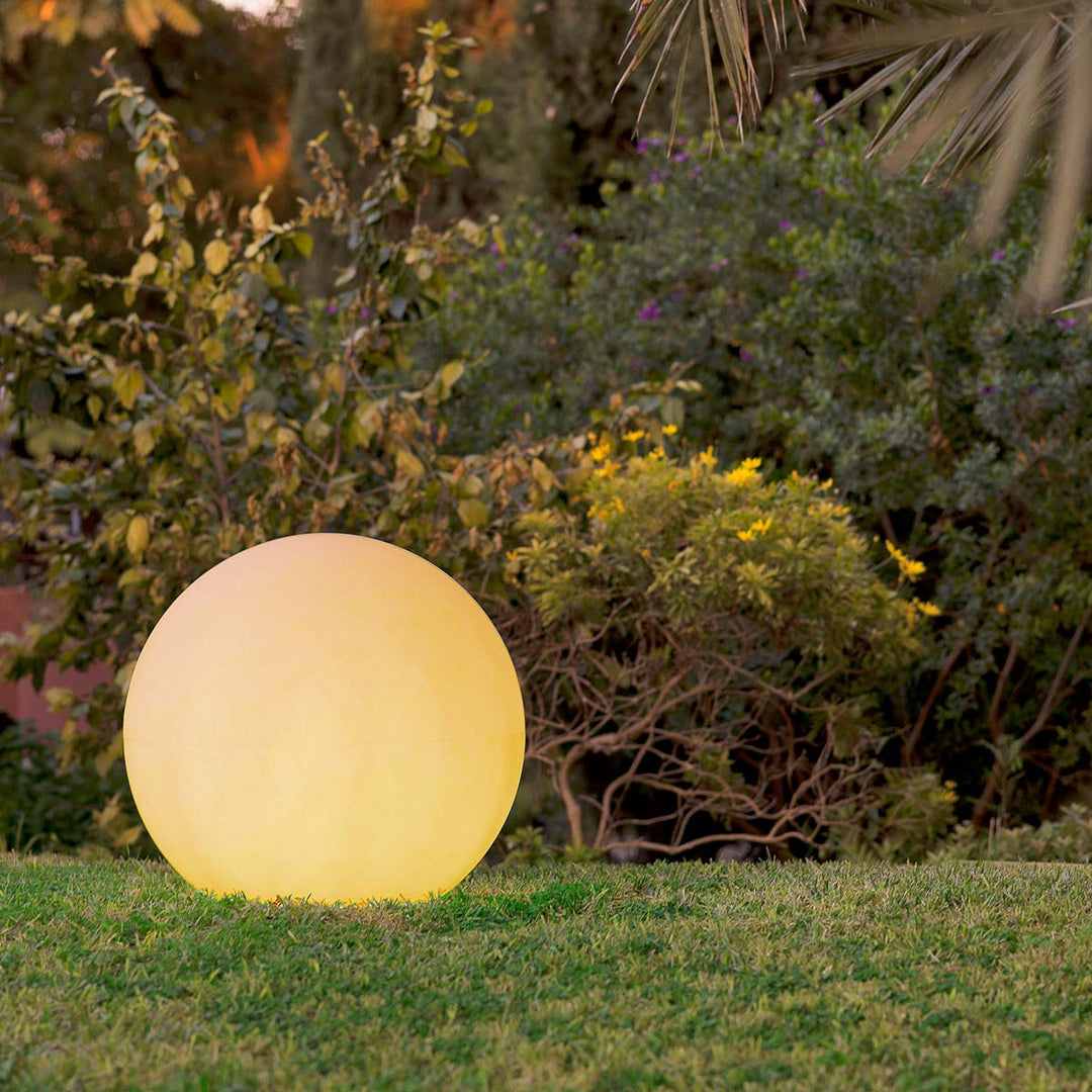 BULY Globe Light – for Garden, Pool &amp; Patio