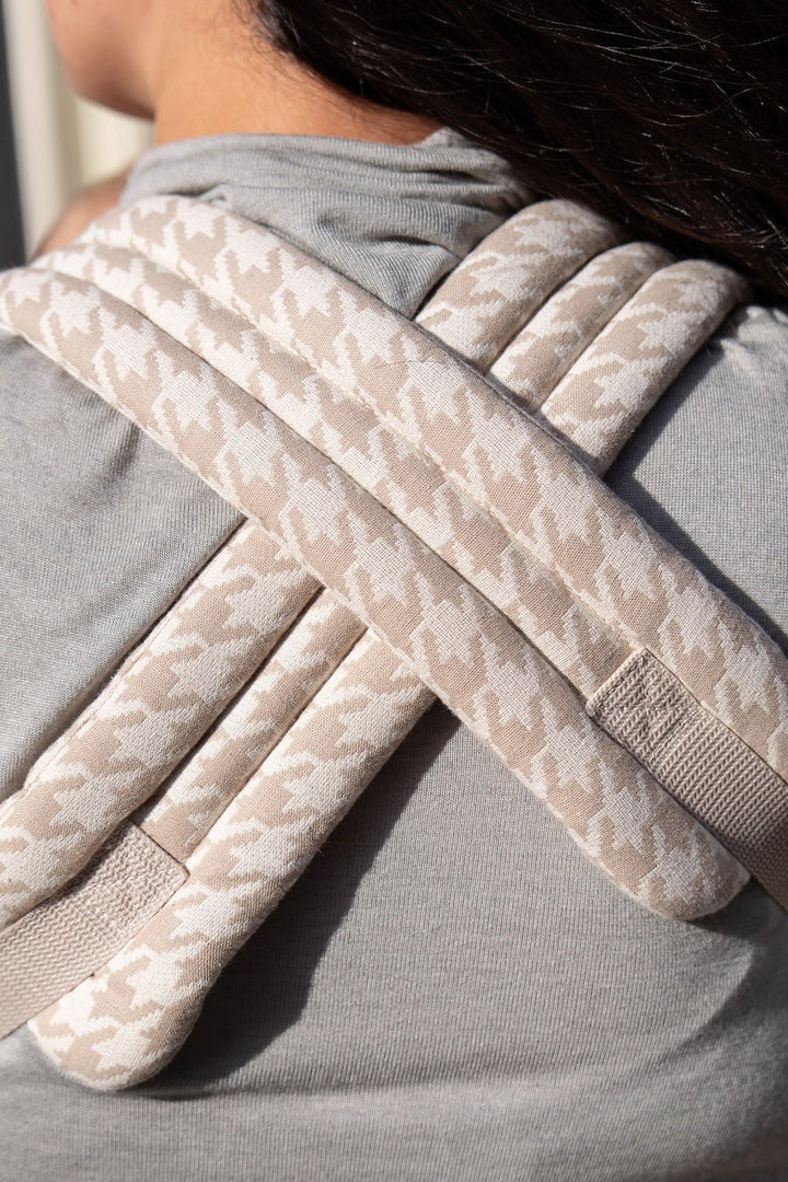 Babytrage im Beige Hahnentritt-Look