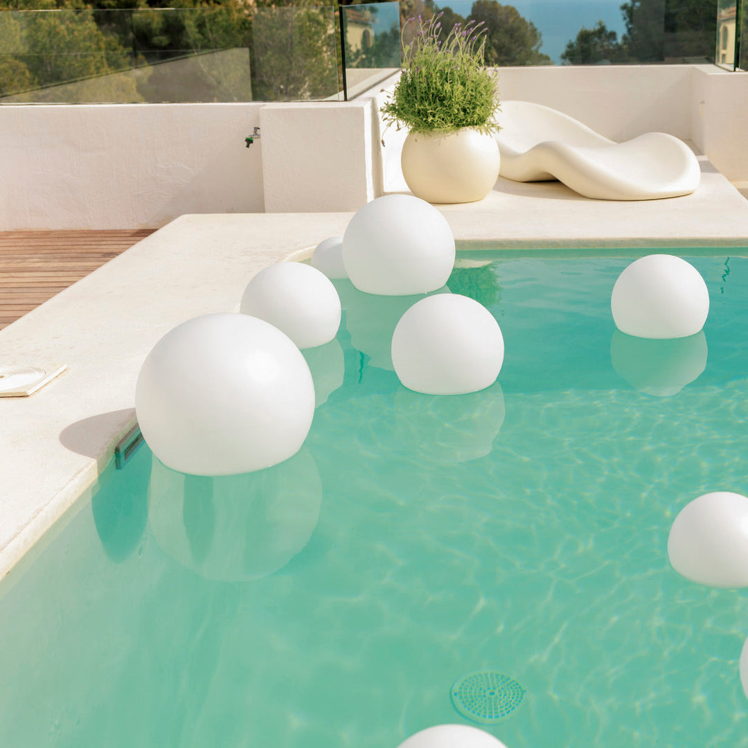 BULY Globe Light – for Garden, Pool &amp; Patio