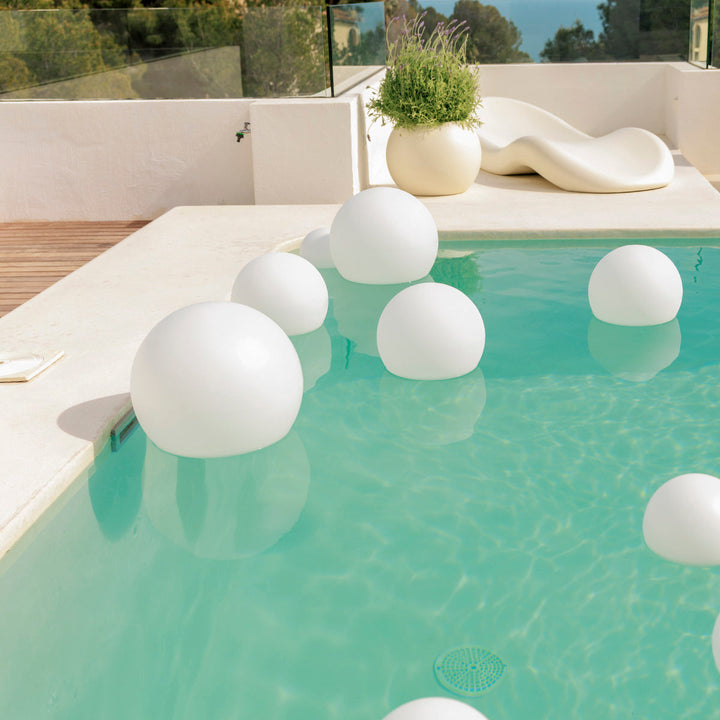 BULY Globe Light – for Garden, Pool &amp; Patio