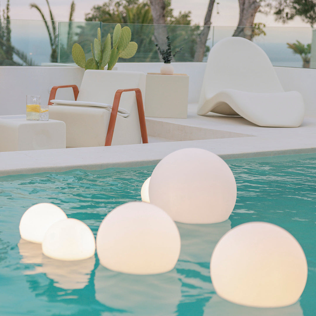 BULY Globe Light – for Garden, Pool &amp; Patio