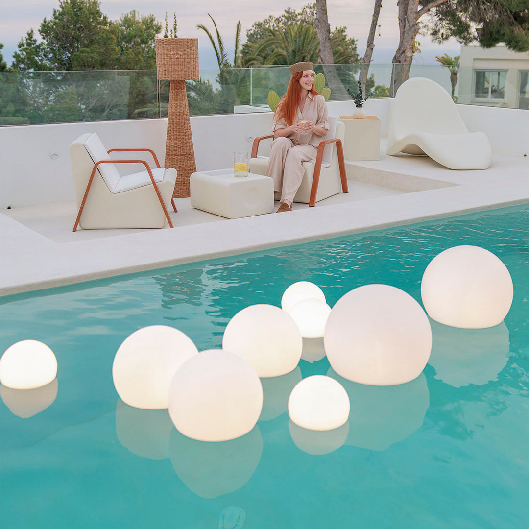 BULY Globe Light – for Garden, Pool &amp; Patio